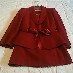 Tahari 2 piece suit